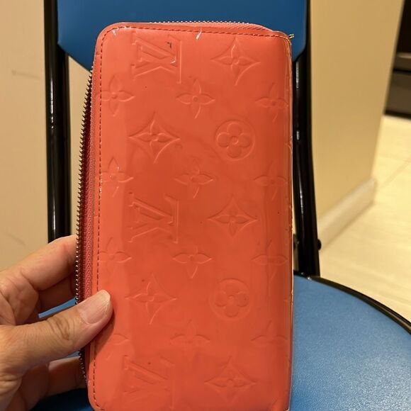 Louis Vernis Coral Pink Wallet - Picture 15 of 16